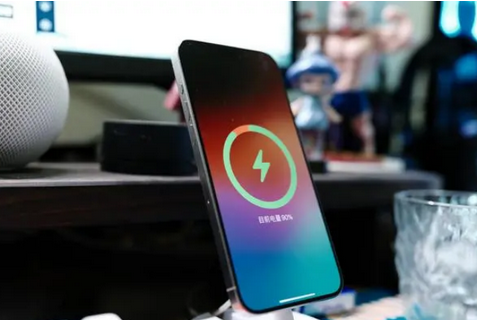 郯城苹果15换屏服务分享用什么充电器给iPhone15充电更好 
